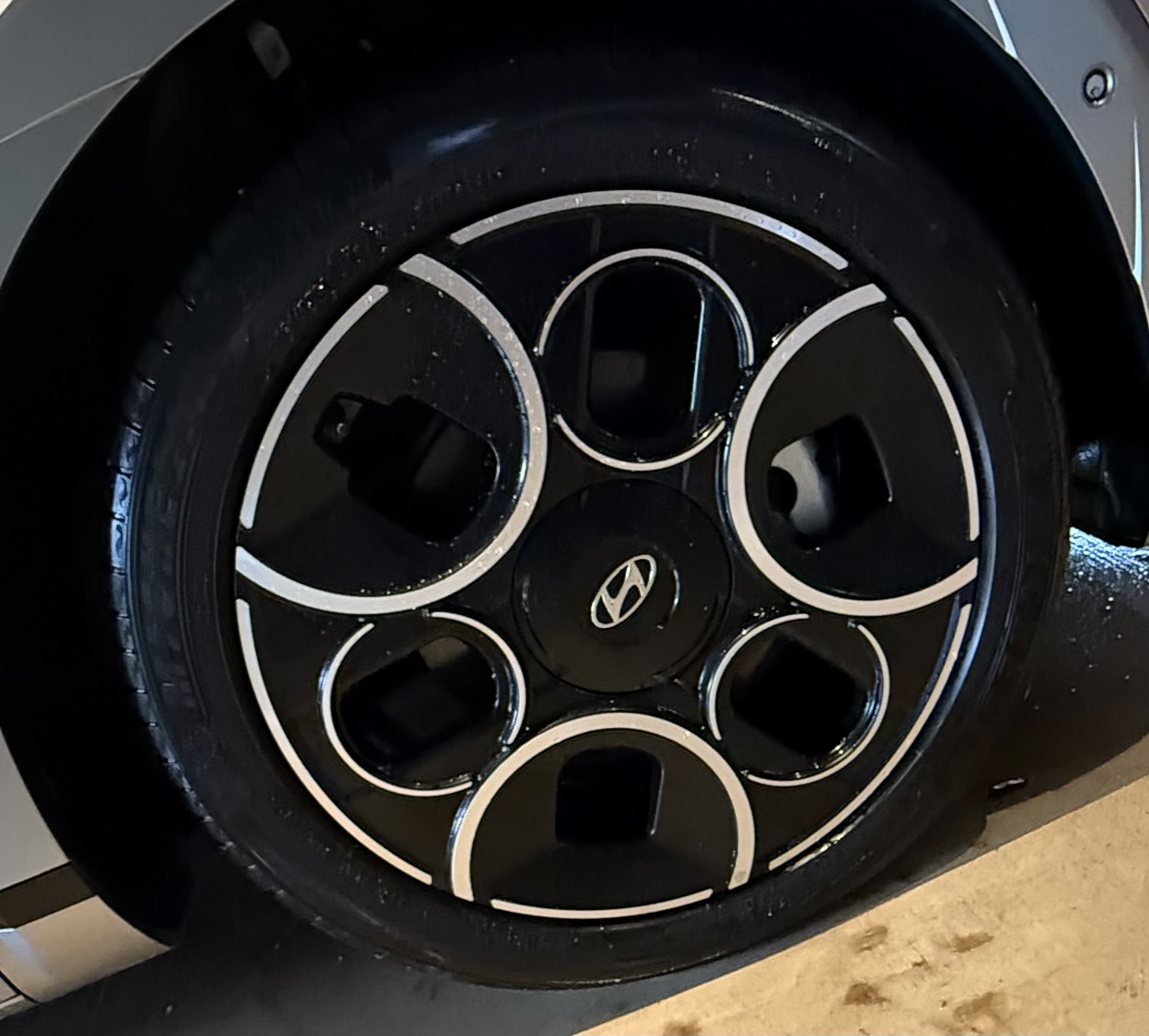 Used 2024 Hyundai Ioniq 5 Limited AWD/4WD image 13