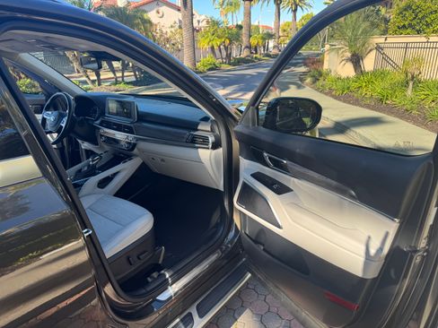 Used 2020 Kia Telluride SX w/ SX Prestige Package image 13