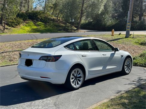 Used 2022 Tesla Model 3 image 2