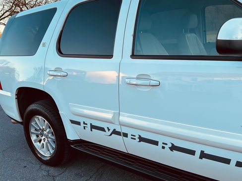Used 2009 GMC Yukon 4WD Hybrid image 4