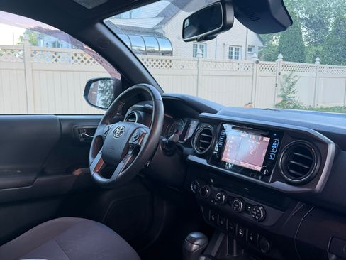 Used 2019 Toyota Tacoma TRD Off-Road AWD/4WD image 19