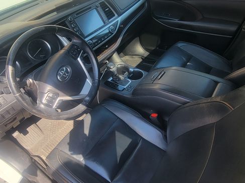 Used 2017 Toyota Highlander XLE AWD/4WD image 9