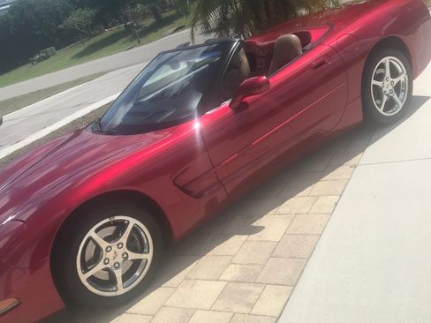Used 2001 Chevrolet Corvette Convertible w/ Preferred Equipment Group2 RWD image 9