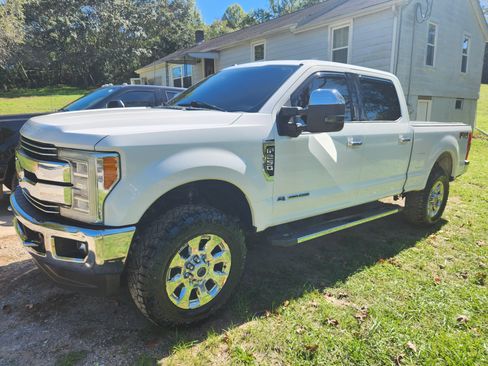 Used 2017 Ford F250 Lariat w/ Lariat Ultimate Package image 2