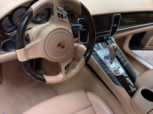 Used 2015 Porsche Panamera w/ Premium Package RWD image 9