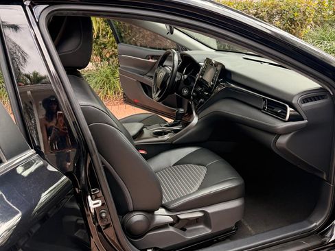Used 2021 Toyota Camry SE FWD image 6