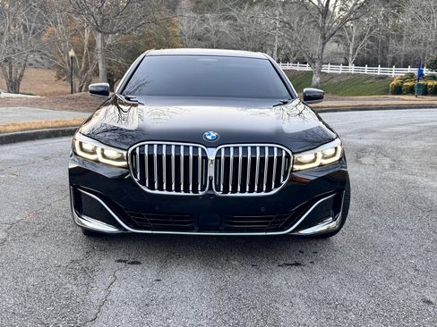 Used 2022 BMW 750i xDrive w/ Luxury Rear Seating Package image 5