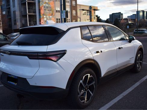 Used 2025 Chevrolet Equinox EV LT image 4
