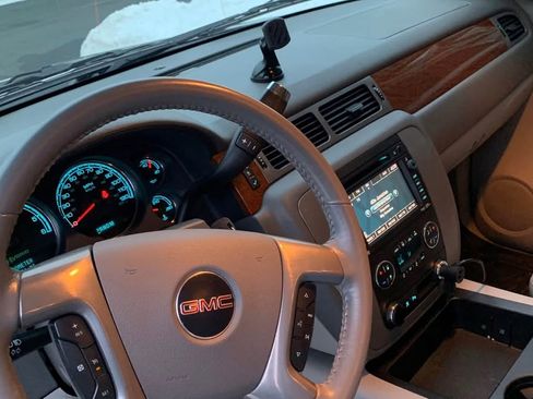 Used 2008 GMC Yukon 4WD Hybrid image 9