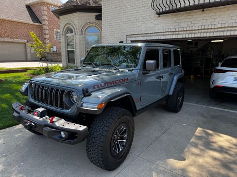 Used 2025 Jeep Wrangler Unlimited Rubicon AWD/4WD image 6