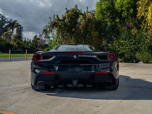 Used 2016 Ferrari 488 GTB image 9