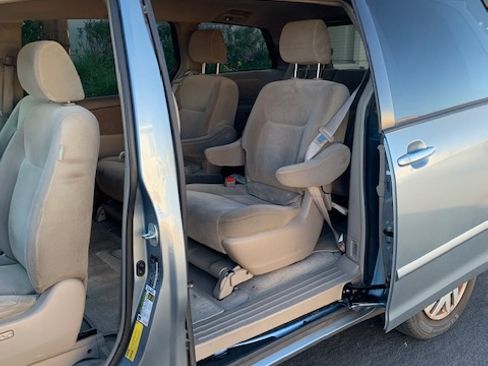 Used 2008 Toyota Sienna LE image 9
