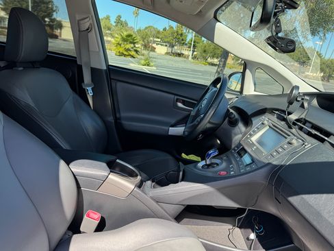 Used 2013 Toyota Prius Four image 12