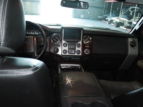 Used 2015 Ford F250 Lariat w/ Lariat Ultimate Package image 10