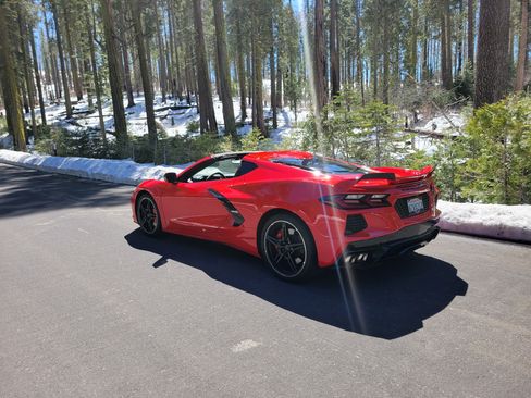 Used 2022 Chevrolet Corvette Stingray Premium Cpe w/ Z51 Performance Package image 2