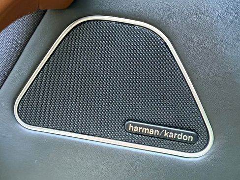 Used 2018 Maserati Levante GranLusso image 16