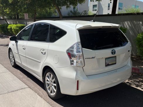 Used 2014 Toyota Prius V Five FWD image 6