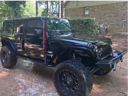 Used 2014 Jeep Wrangler Unlimited Sahara w/ Dual Top Group AWD/4WD image 2