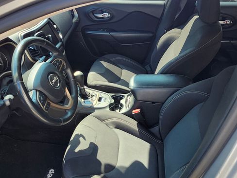 Used 2015 Jeep Cherokee Latitude image 11