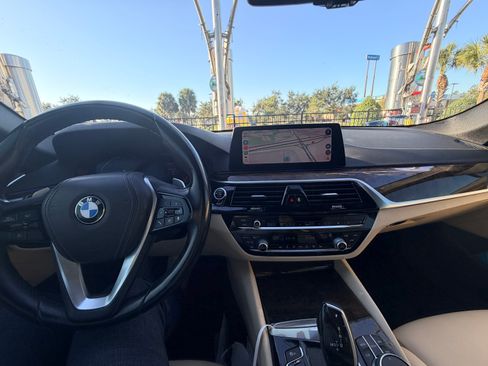 Used 2020 BMW 530i w/ Convenience Package image 6