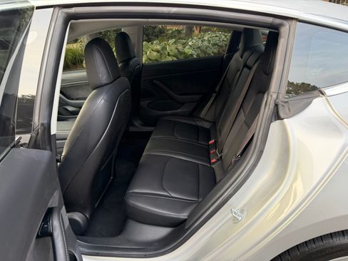 Used 2018 Tesla Model 3 Long Range image 19