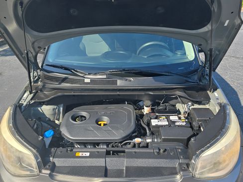 Used 2018 Kia Soul + FWD image 9