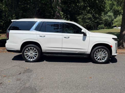 Used 2022 Cadillac Escalade Premium Luxury AWD/4WD image 6