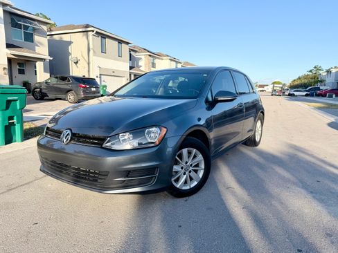 Used 2016 Volkswagen Golf S image 1