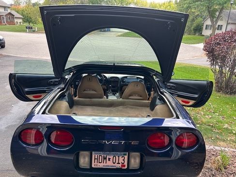 Used 2000 Chevrolet Corvette Coupe w/ Roof Pkg image 12