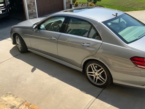 Used 2014 Mercedes-Benz E 550 4MATIC Sedan image 6