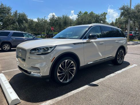 Used 2021 Lincoln Aviator Reserve w/ Equipment Group 201A AWD/4WD image 2