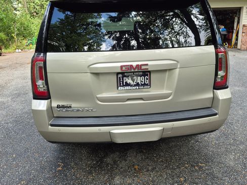 Used 2015 GMC Yukon XL SLT w/ Open Road Package AWD/4WD image 13
