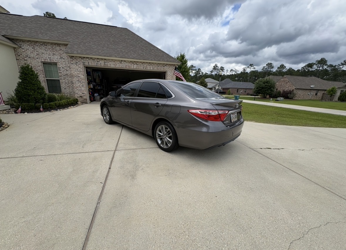 Used 2015 Toyota Camry SE w/ Moonroof Package FWD image 5