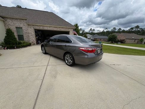 Used 2015 Toyota Camry SE w/ Moonroof Package FWD image 5