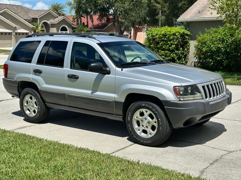 Used 2004 Jeep Grand Cherokee Laredo w/ Convenience Group AWD/4WD image 11