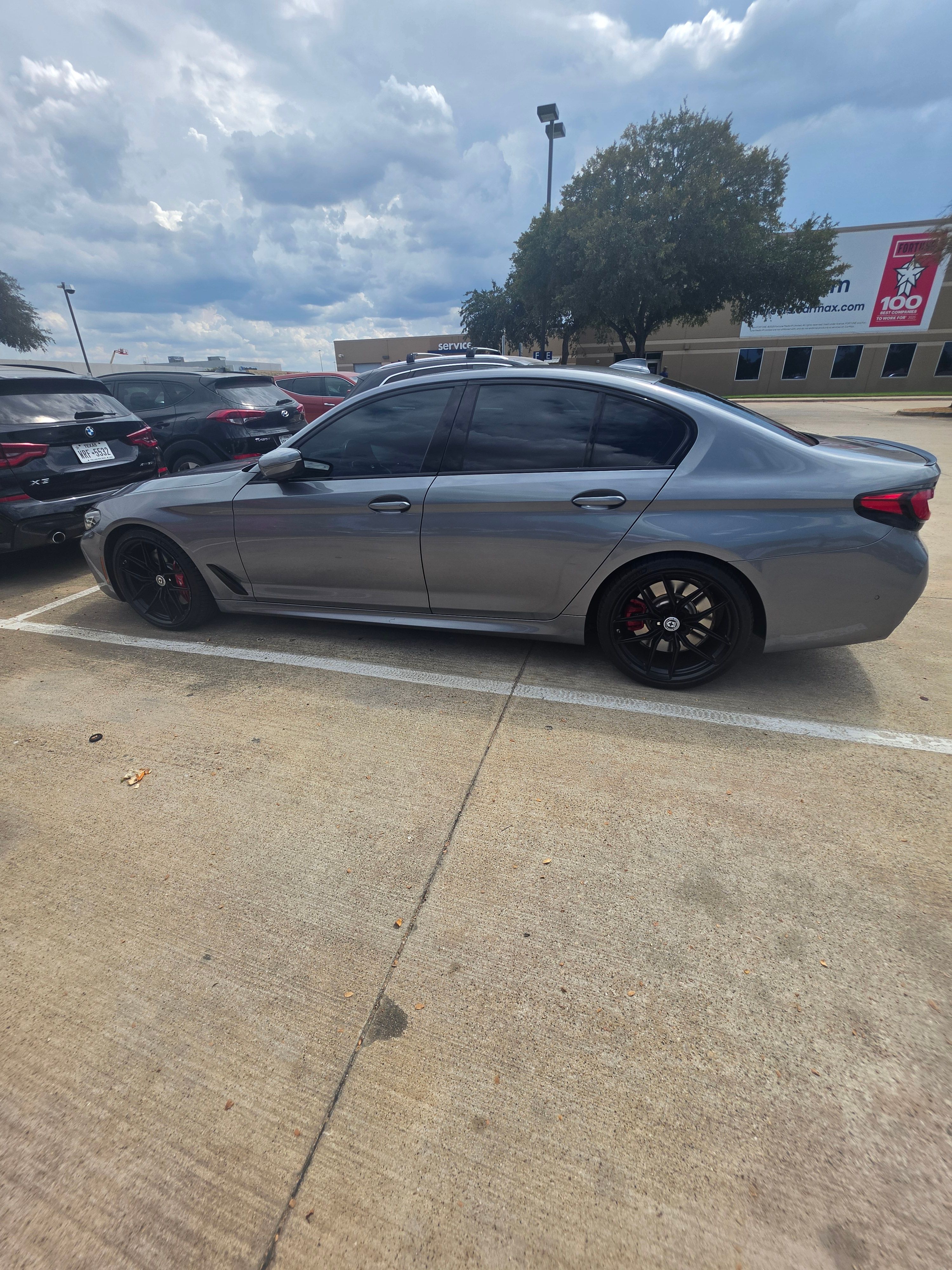 Used 2023 BMW M550i xDrive w/ Dynamic Handling Package AWD/4WD image 4
