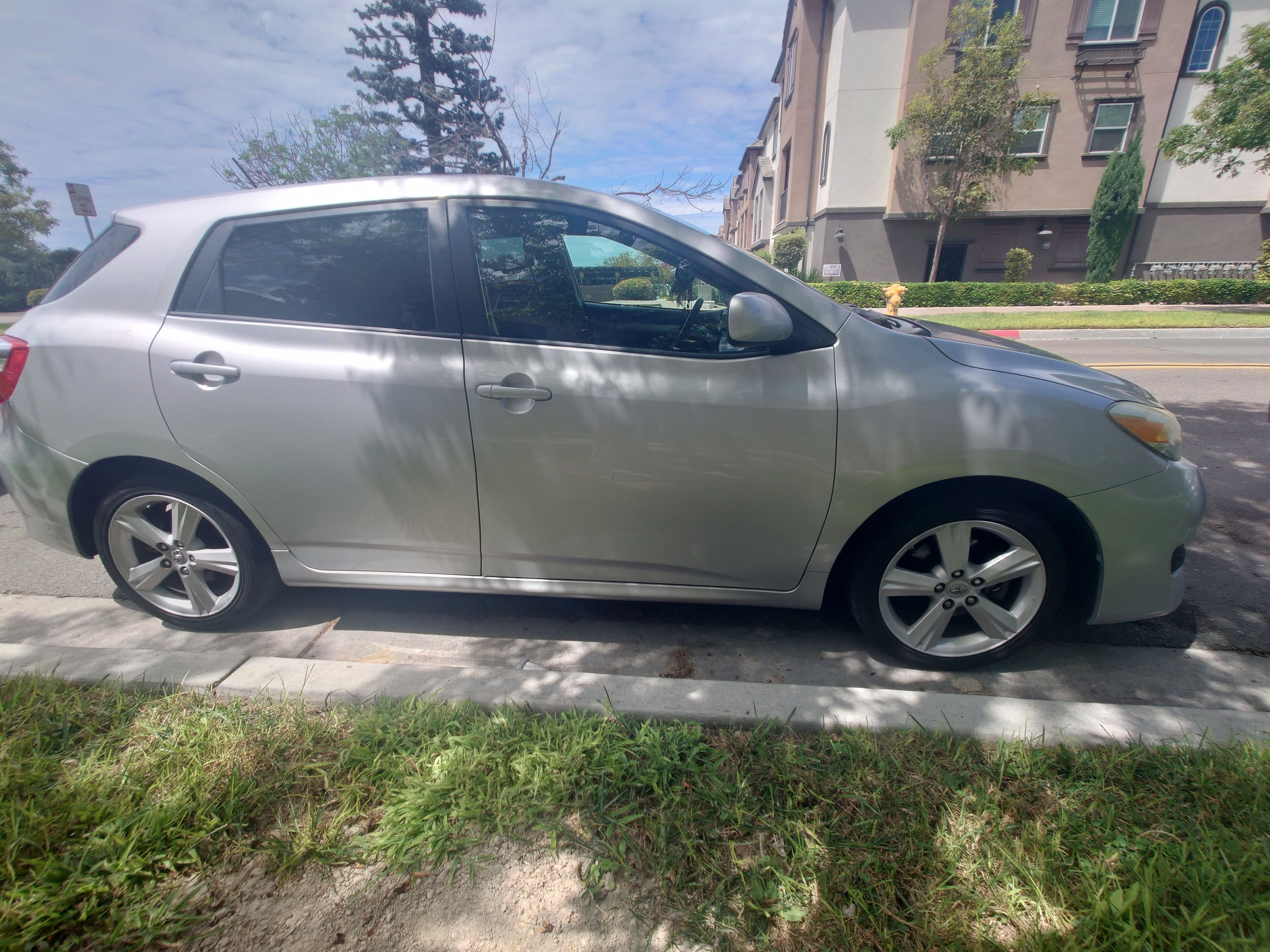 Used 2010 Toyota Matrix S FWD image 1