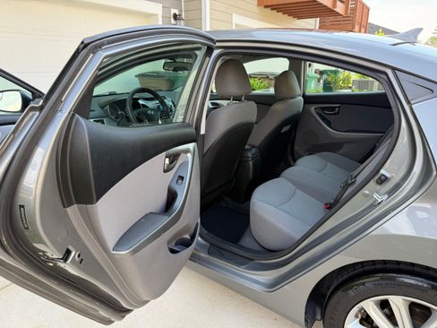 Used 2014 Hyundai Elantra SE w/ Option Group 02 FWD image 13