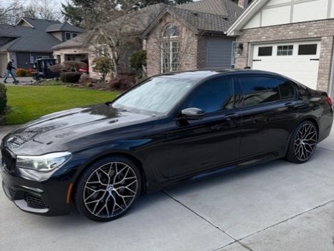 Used 2016 BMW 740i image 9