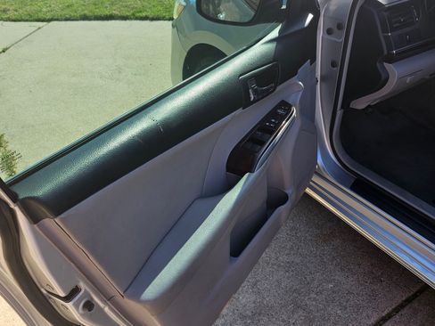 Used 2012 Toyota Camry XLE image 17