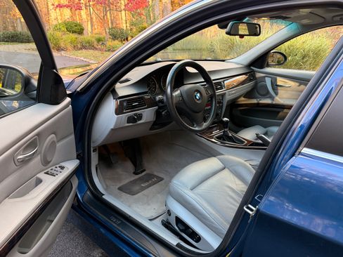 Used 2006 BMW 330xi Sedan image 24