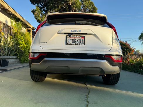 Used 2023 Kia Niro EX Touring image 9