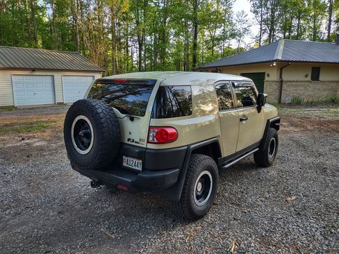 Used 2010 Toyota FJ Cruiser 4WD image 2