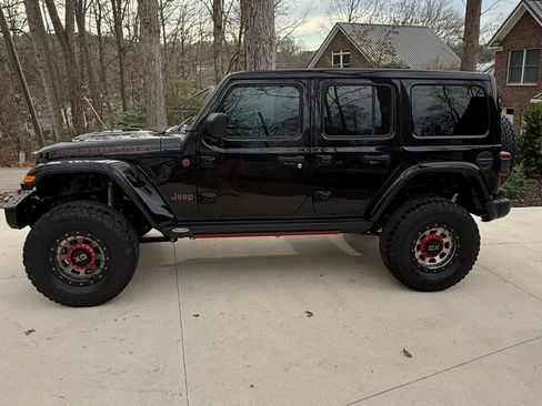 Used 2019 Jeep Wrangler Unlimited Rubicon image 2