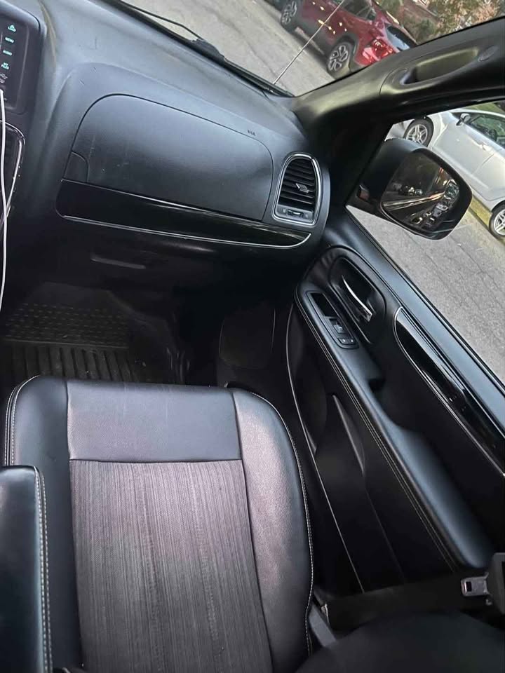 Used 2014 Chrysler Town & Country S FWD image 16