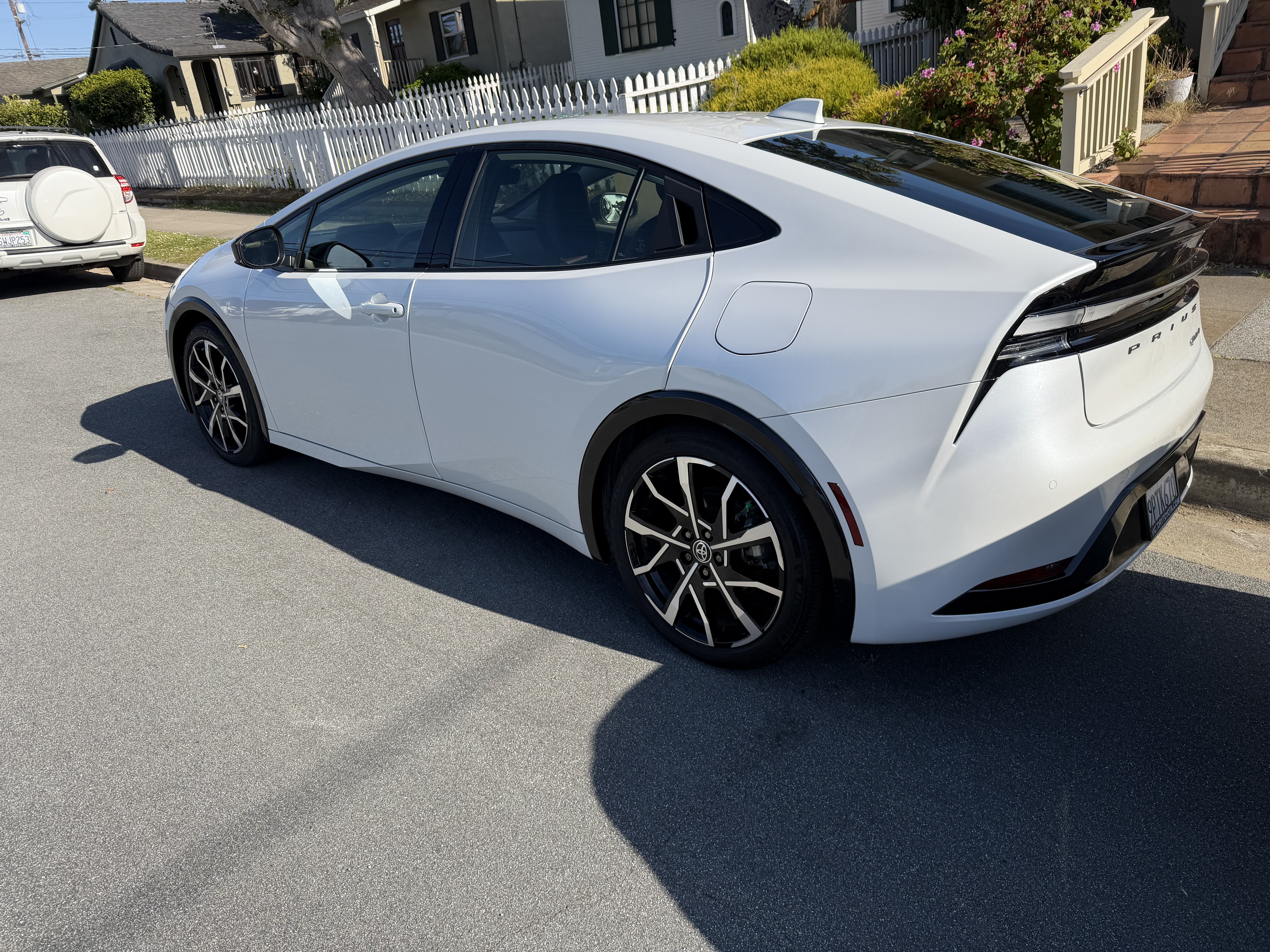Used 2024 Toyota Prius Prime FWD image 2