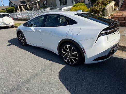 Used 2024 Toyota Prius Prime FWD image 2