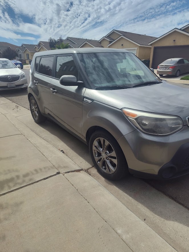 Used 2015 Kia Soul + FWD image 4