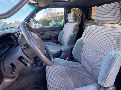 Used 1995 Toyota Tacoma SR5 image 2