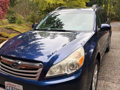 Used 2011 Subaru Outback 2.5i Limited w/ PWR Moonroof Pkg AWD/4WD image 15
